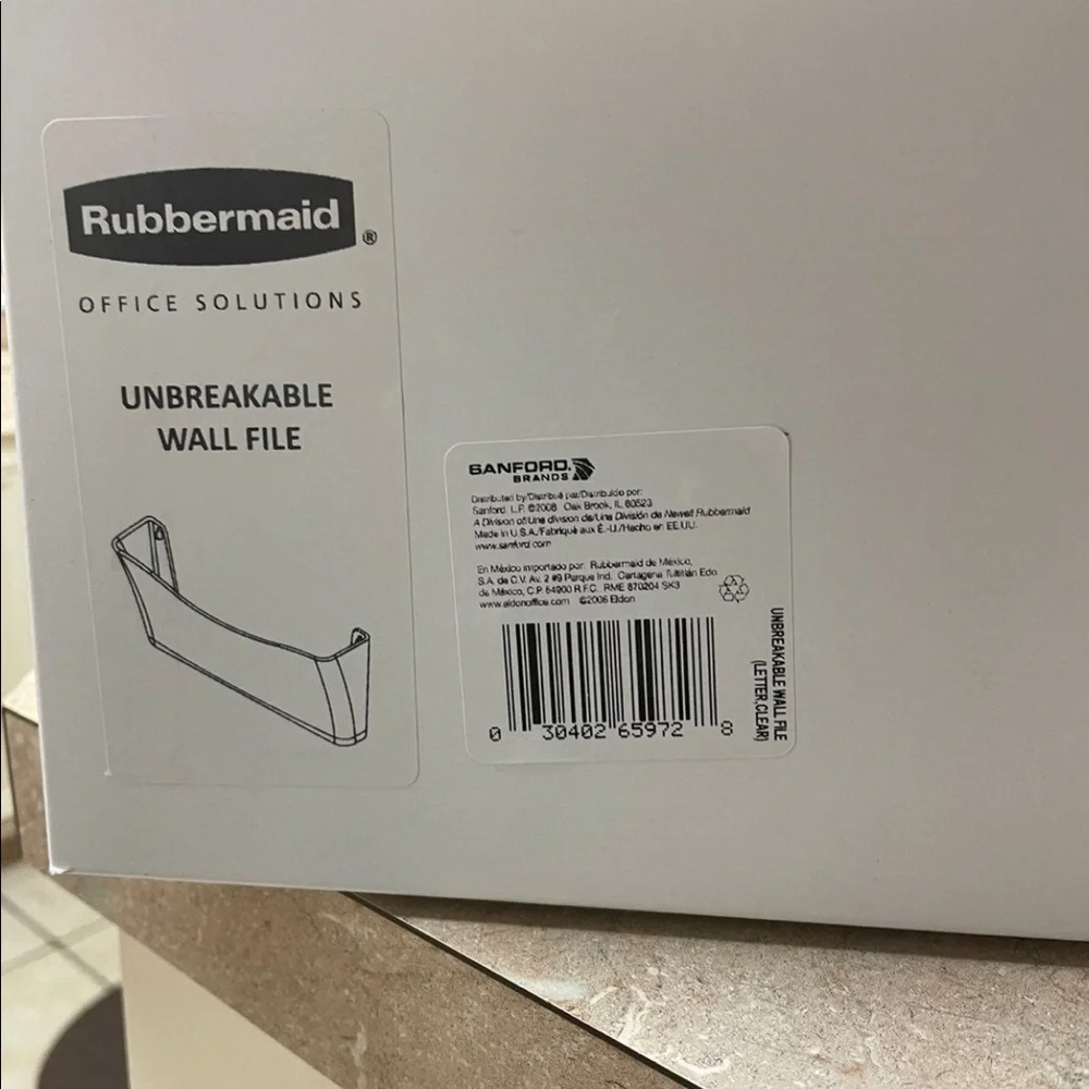 Rubbermaid Unbeeakable Clear Wall File, NWT